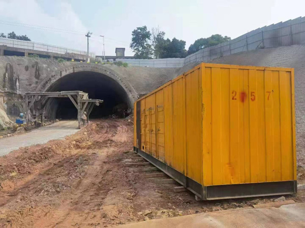 建湖发电机出租自启装置的工作原理是什么？