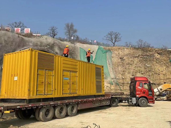 建湖发电机租赁如何根据测试结果判断机油泵的工作状态是否正常？