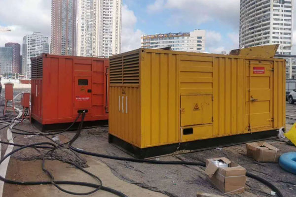 建湖压力测试时，发电机组的燃油系统需要达到多少压力？